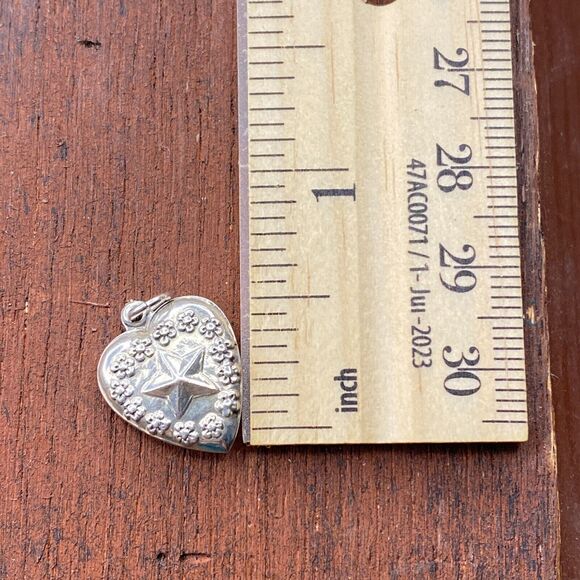 Vintage 925 Sterling Silver Puffy Heart Star with Flower Border Bracelet Charm - Picture 3 of 3